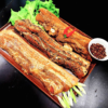 香酥烤豬肉外皮焦脆，台灣家庭聚餐必備美食